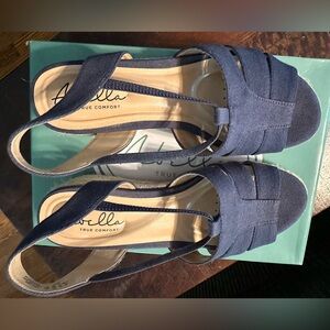 Size 6.5 navy blue canvas sandals